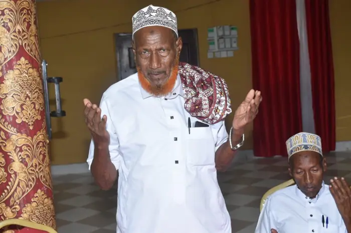 A community elder addresses a WPDA meeting